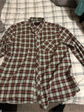 Men's Casual Plaid Button-Down Shirt in Red and Green